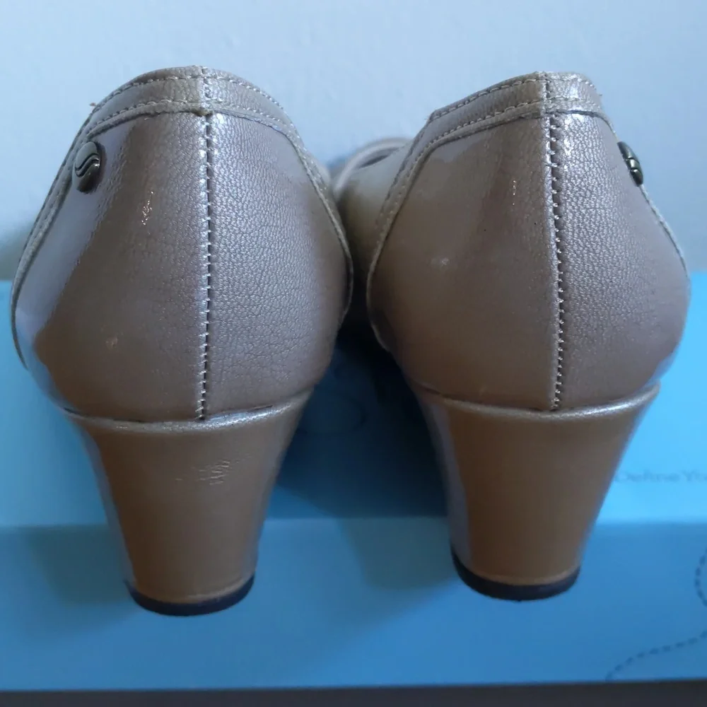 ❌DONATED Comfy beige nude soft system wedge heels - Picture 6 of 11